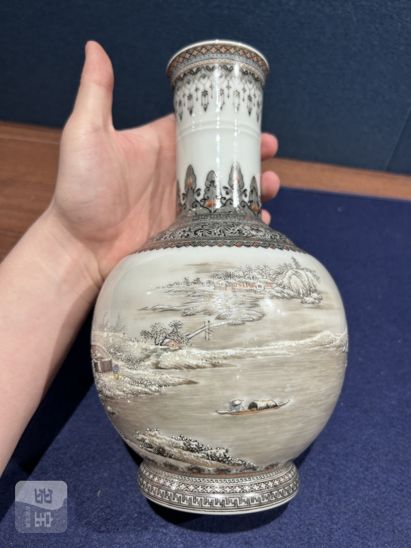 1950年作 粉彩雪景图瓶 - 图6